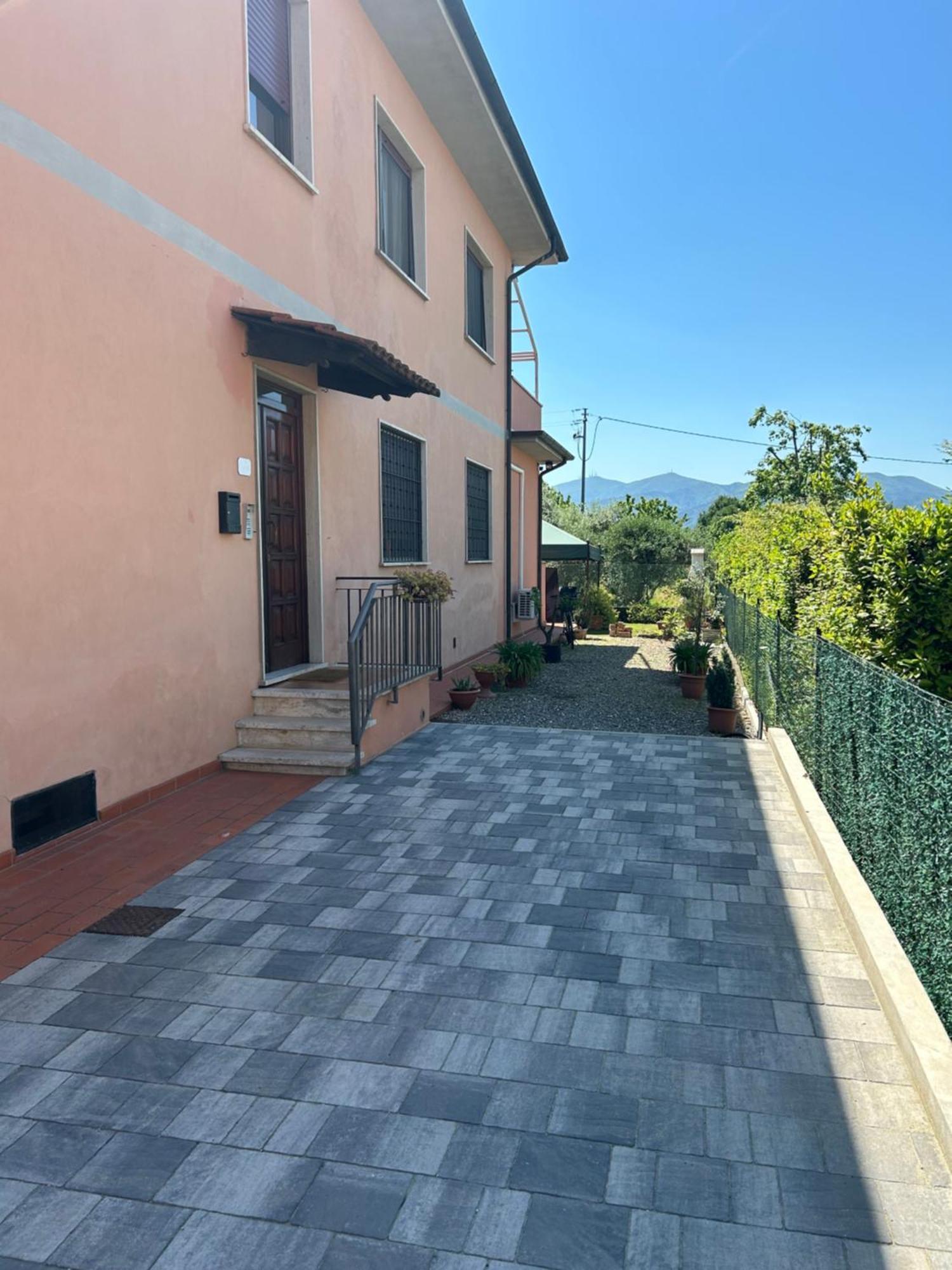Appartamento Albi'S House,Terrazza ,Wi-Fi, Parcheggio, Ac Lucca Esterno foto